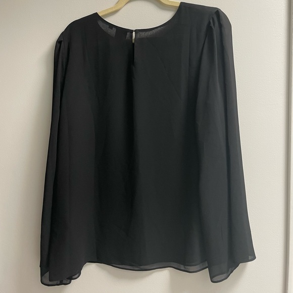 Black blouse w. Sheer long wide arms (size large) - Picture 3 of 7